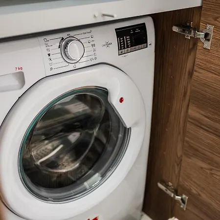 Modern 3-room Flat - Near Metro & Park Apartman *