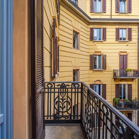 Modern 3-room Flat - Near Metro & Park Apartment